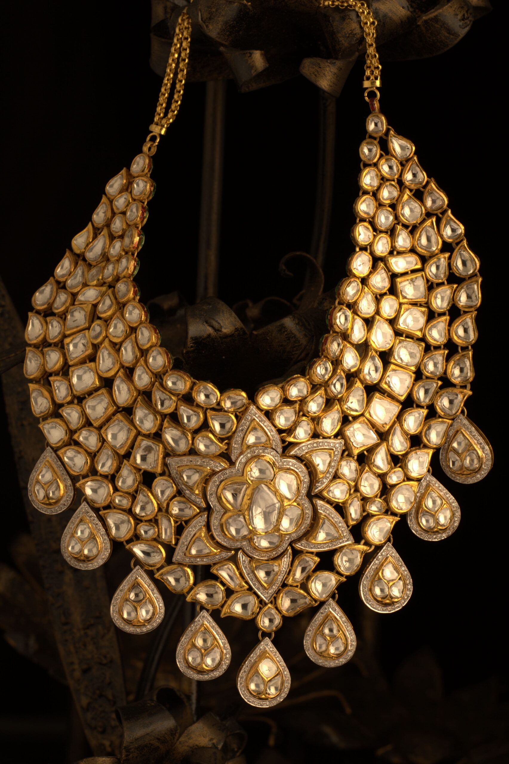 Gilded Fusion: Embracing the Contemporary Elegance of Fusion Gold Jewellery